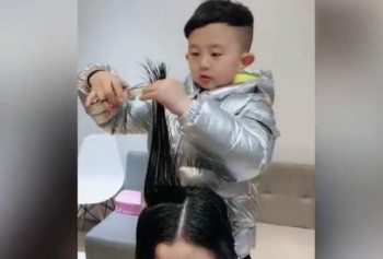 6 Years Old Hairdresser