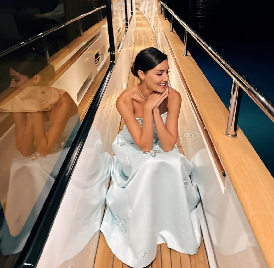 hande ercel tekne pozu