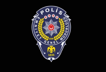 İzmir Polisi Uyuşturucu Sevkiyatına Düzenlediği Baskında Çok Sayıda Yasaklı Madde Ele Geçirdi!