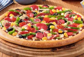 Pizzaya Tüm Ekstra Malzemeleri İlave Etmek! 