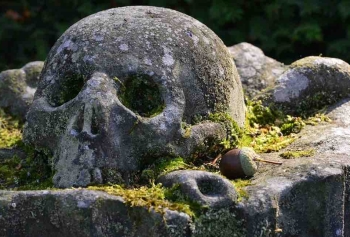 Almanya'da Bir Hortlağın Mezarı Ortaya Çıkarıldı! 