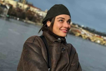 Ayça Ayşin Turan'ın Prag Paylaşımı Beğeni Topladı! 'Dünya Güzeli' 