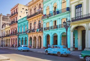 Küba'da Neden Taksiciler Doktorlardan Daha Fazla Kazanıyor? 
