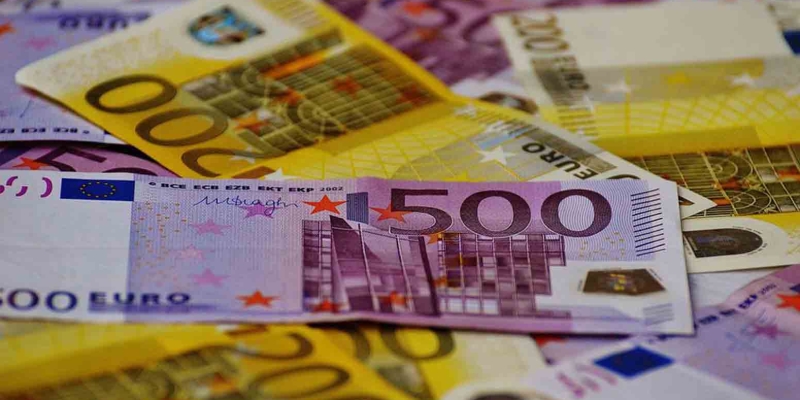 Euro İle Dolar 20 Yıl Sonra Kur Olarak Eşitlendi! 