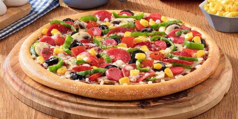 Pizzaya Tüm Ekstra Malzemeleri İlave Etmek! 