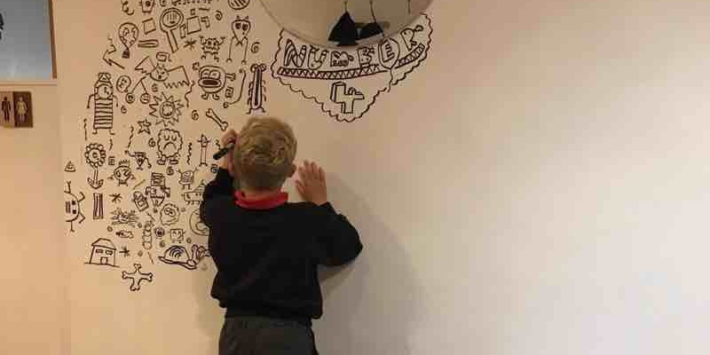 10 Yaşındaki Joe Whale'in Çizimleri Hayrete Düşürüyor! 
