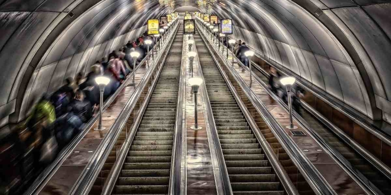 SON DAKİKA! İzmir Üçyol'da Metroda Yürüyen Merdivenler Çöktü! Çok Sayıda Yaralı Var İddiası!