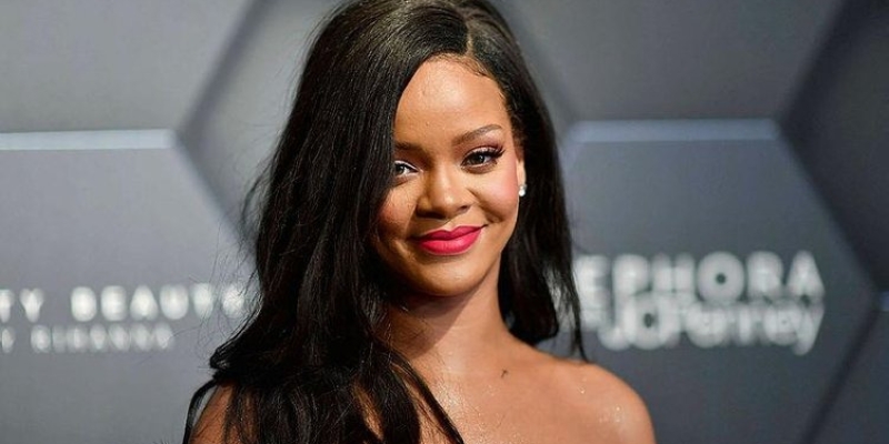 Rihanna Harpers Bazaar China İçin Kamera Karşısına Geçti!