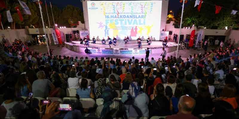 Denizli Büyükşehir Belediyesi Tarafından Düzenlenen Uluslararası Halk Dansları Festivali Başlıyor! 