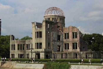 Ruhi Çenet Atom Bombasının Atıldığı Hiroşima'da Bir Gün Geçirdi! 