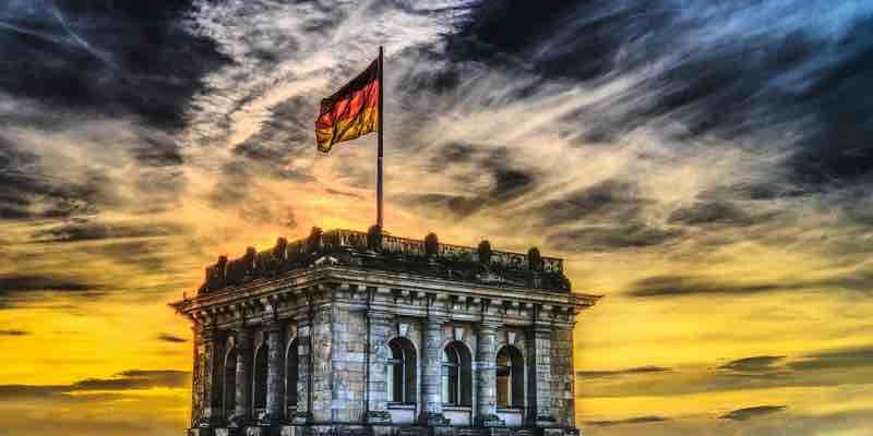 Almanya'da Turist Vizesi İle İş Bulanlar Kalabilecek!