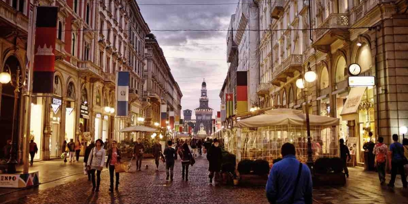 Kitle Turizmi İsyanına Milano Da Katıldı! Gece Yarısından Sonra Dondurma Pizza Satışı Yasaklanıyor! 