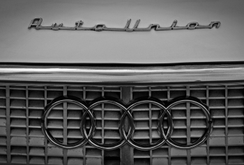 Alman Otomobil Devi Audi Logosunu Yeniledi!
