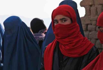 Taliban Afganistan'da Kadınların Üniversite Eğitimi Almasını Yasakladı!