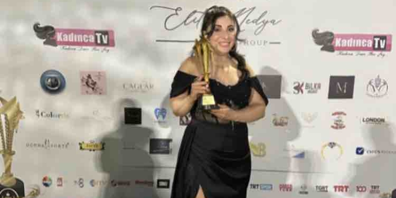 Çilem Duman'a Yılın En Başarılı Popüler Müzik Sanatçısı Ödülü!