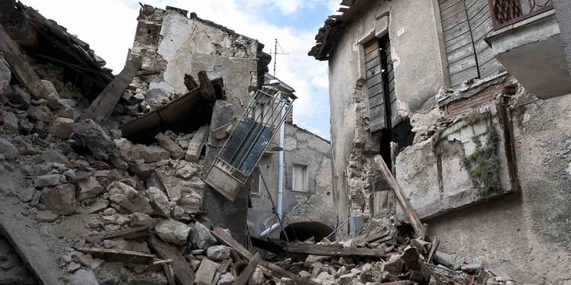 İran'da Üst Üste İki Şiddetli Deprem! 