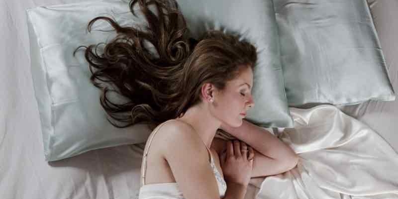 Islak Saçla Uyumanın Zararları Nelerdir? 