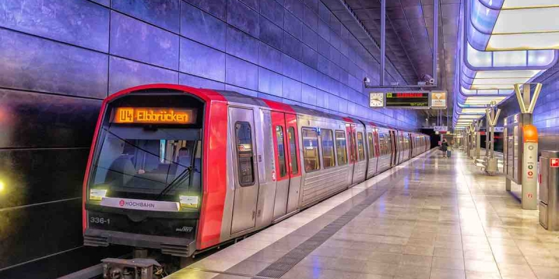 Almanya'nın Nürnberg Kentinde Tramvay Ve Metro Öğrencilere Teslim Ediliyor! 