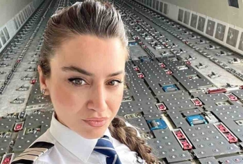 Sabri Sarıoğlu'nun Eşi Yağmur Sarıoğlu Kadir İnanır İle Havalimanında Buluştu!