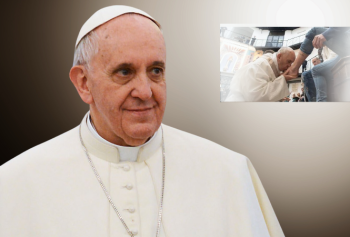 Papa Francis Mahkumların Ayaklarını Yıkadı!