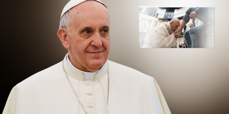 Papa Francis Mahkumların Ayaklarını Yıkadı!
