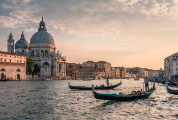 Venedik Nasıl Suyun Üzerinde Duruyor? 