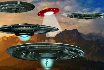 Aya İnen UFO Meraklı Bir Astronomi Gözlemcisi Tarafından Görüntülendi!