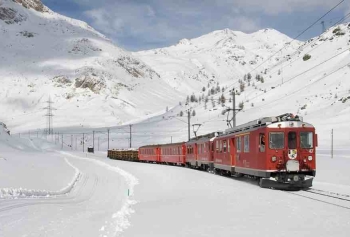 İsviçre'de Sudan Ucuza Satılık Tren! Lokomotif Ve 2 Vagon İle Birlikte Satılıyor! 