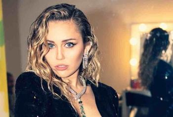 Miley Cyrus'tan Seksi Paylaşım! 