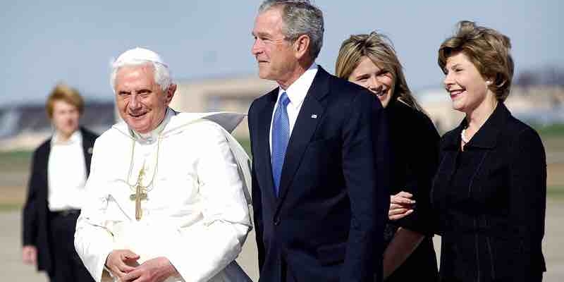 Eski Papa 16. Benedikt Son Yolculuğuna Uğurlandı! 
