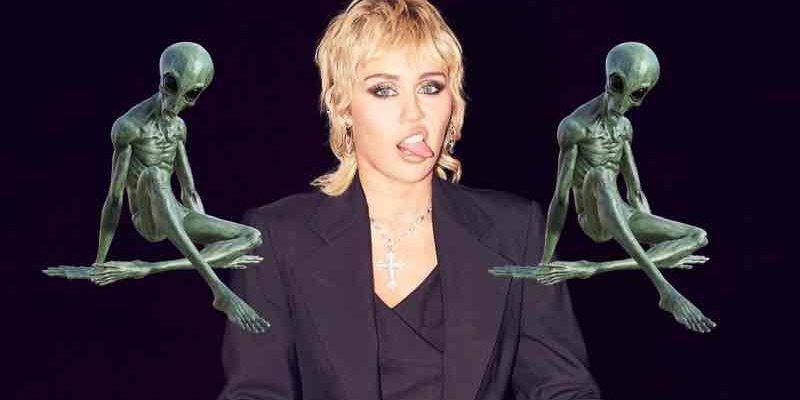 Miley Cyrus Interview Dergisine Verdiği Röportajda UFO'lar Tarafından Kaçırıldım Dedi! 