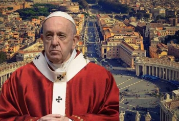 Papa Francis'in Kabarık Beyaz Montu Sosyal Medyada Gündem Oldu!