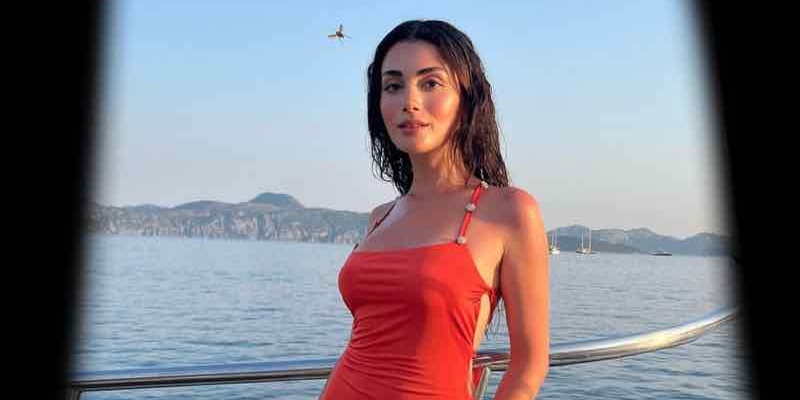 Özge Yağız'ın Bikinili Tekne Paylaşımı Beğeni Topladı! Yatta Bir Peri Kızı!