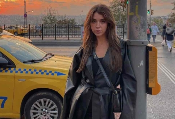 Gamze Erçel'in Siyah Elbiseli Paylaşımı Beğeni Topladı! 'Böyle Elbiseler Sana Çok Yakışıyor!'