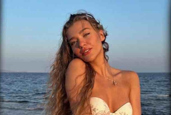 Melisa Döngel'in Bikinili Çatı Paylaşımı Beğeni Topladı! 