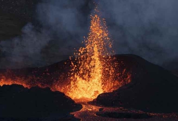 İzlanda'da Yanardağ Aktif Oldu! Patlamalar Başkent Reykjavik Yakınlarında!