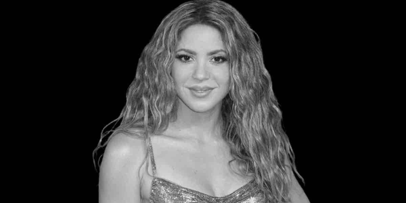 Shakira'nın Memleketine Heykeli Dikildi! Dev Heykel Tam 21.3 Metre! 