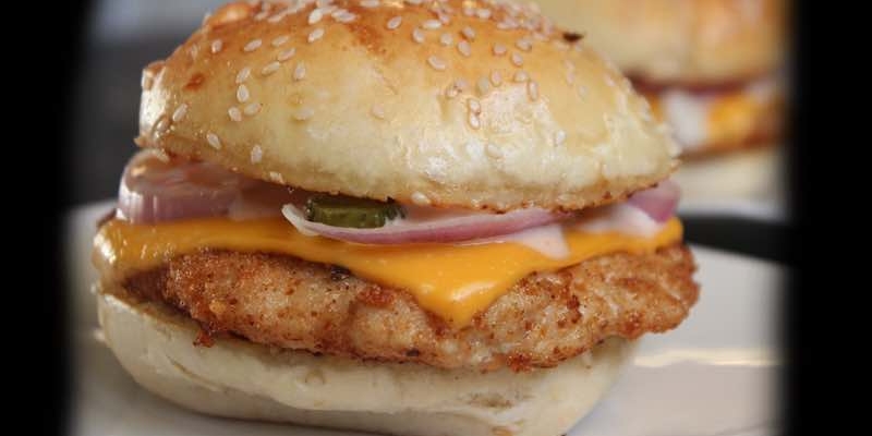 Çıtır Tavuk Burger Nasıl Yapılır? Çıtır Tavuk Burger Tarifi Nedir? Hangi Malzemeler Gerekli? İşte Detaylar!