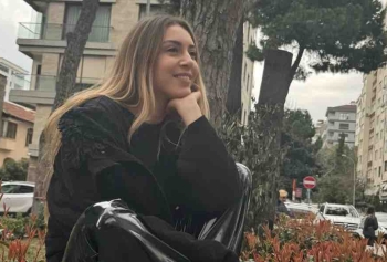 Sinem Kobal'ın Siyah Elbiseli Paylaşımı Beğeni Topladı! 'Afet-i Devran!'