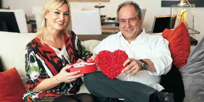 Sibel Turnagöl 12 Yıllık Eşi Mehmet Çelik'e Sevgililer Günü İçin Tebrik Kartı Yolladı! 