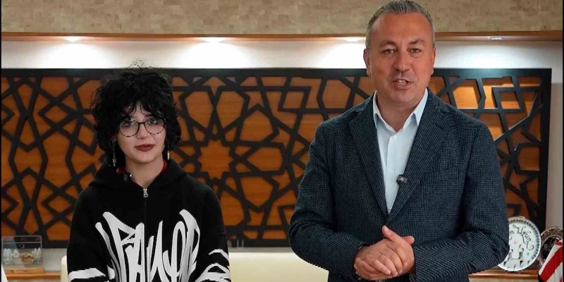 Sosyal medyada linç edildi, belediye başkanından övgü aldı