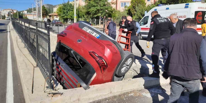 Burdur’da otomobil kanala düştü: 1 yaralı