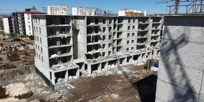 Depremin yıktığı Osmaniye kent merkezinde afet konutları yükseliyor