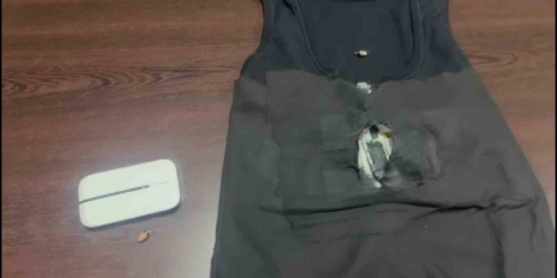 Adana’da ehliyet sınavında tişörte ve kemere yapılan kopya düzeneği polis tarafından bulundu