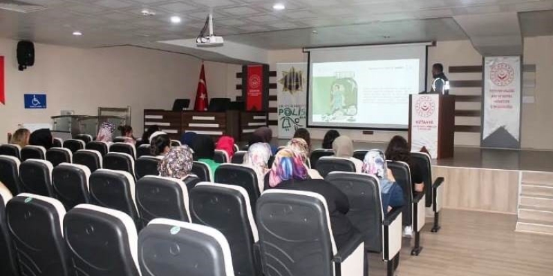 Kütahya’da "En İyi Narkotik Polisi Anne" konulu eğitim