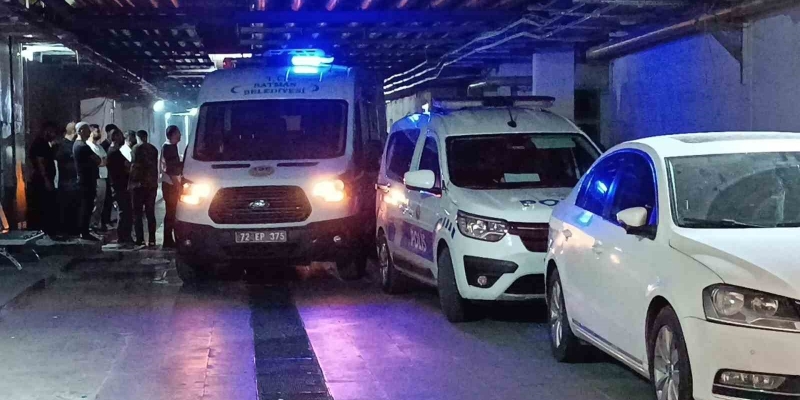 Yolun karşısına geçerken otomobilin çarptığı genç hayatını kaybetti
