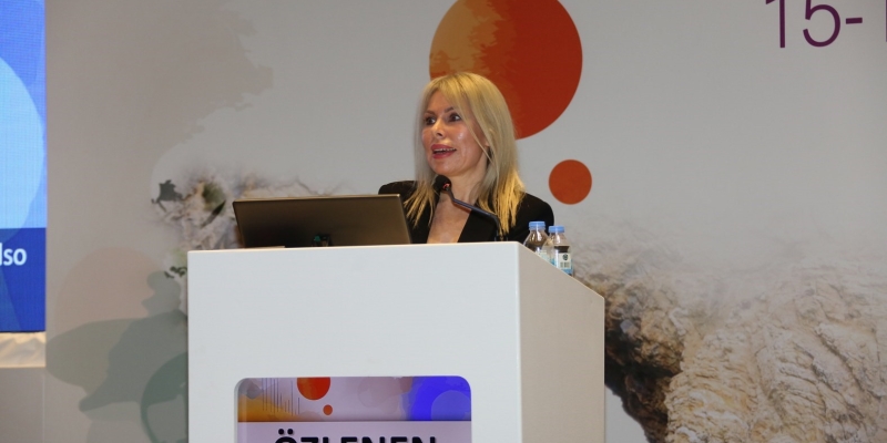 Prof. Dr. Özlenen Özkan: "İlk rahim naklinde nefesimizi tutarak hastayı takip ettik"