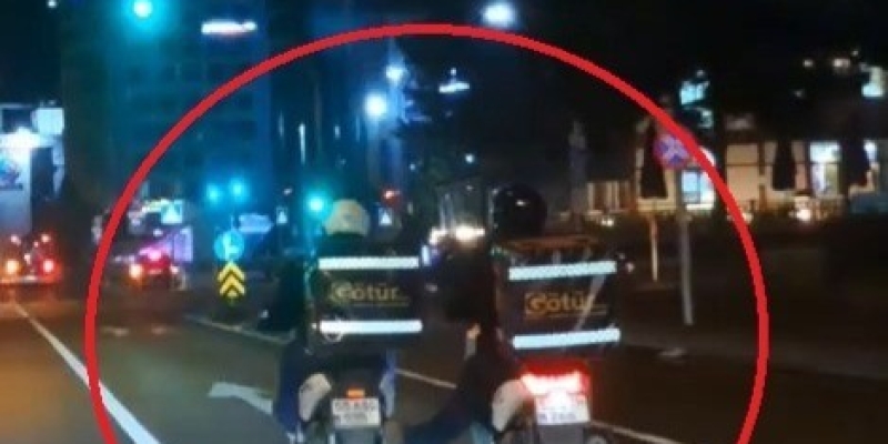 Motosikletlerinin tehlikeli yardımlaşması