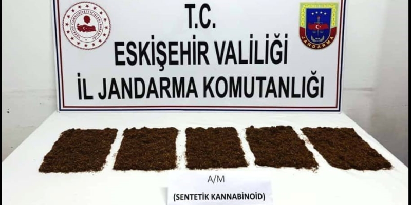 İlçeye uyuşturucu taşıyan 3 şahıs jandarma tarafından yakalandı