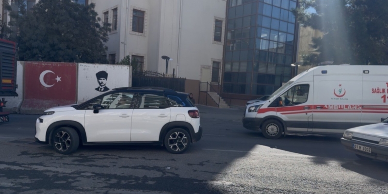 Mardin’de trafik kilitlendi, ’fermuar sistemi’ uygulanmayınca ambulans ters yönden ilerledi